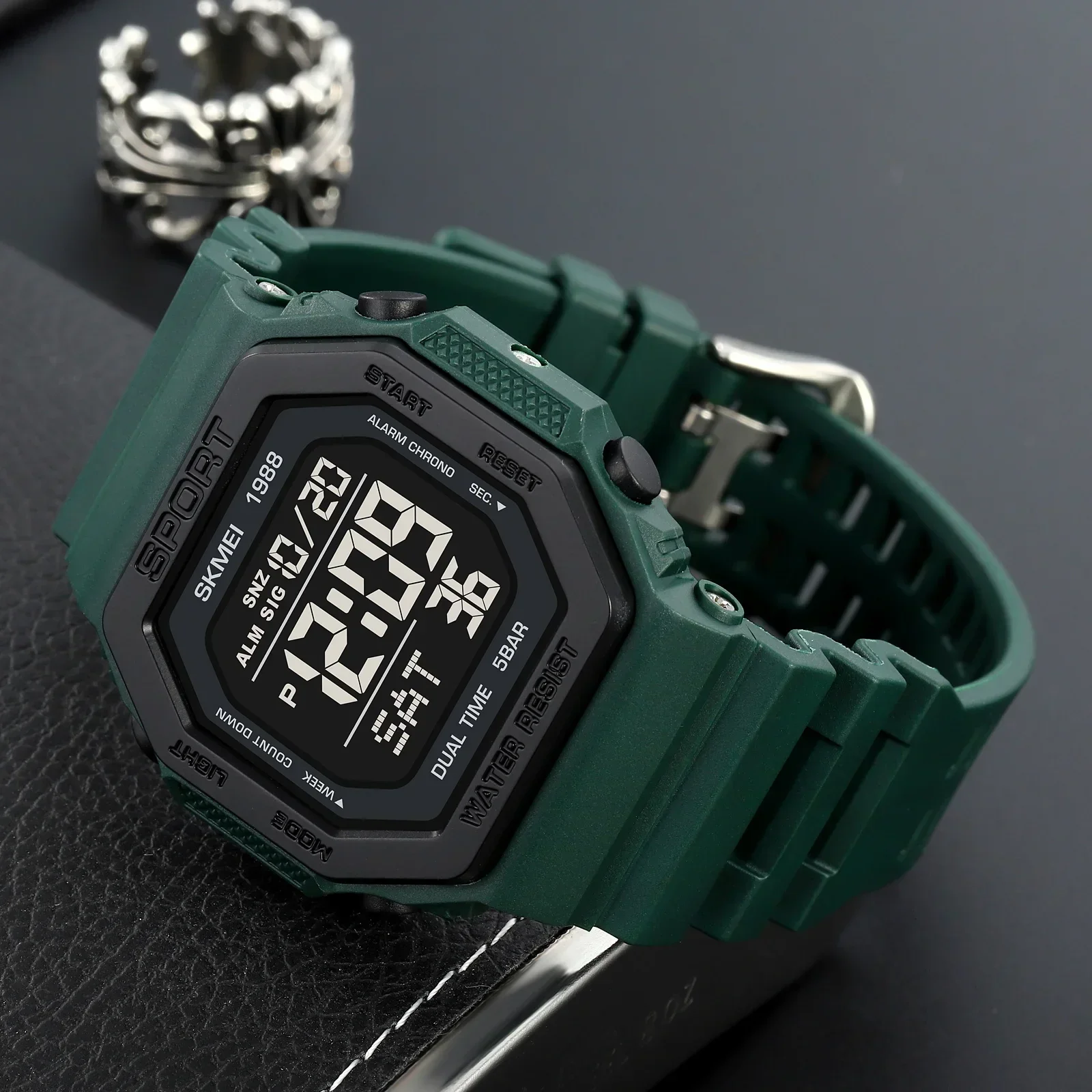 Skmei 1988 Men's Military Coun - Tide Watch Surf recension och pris